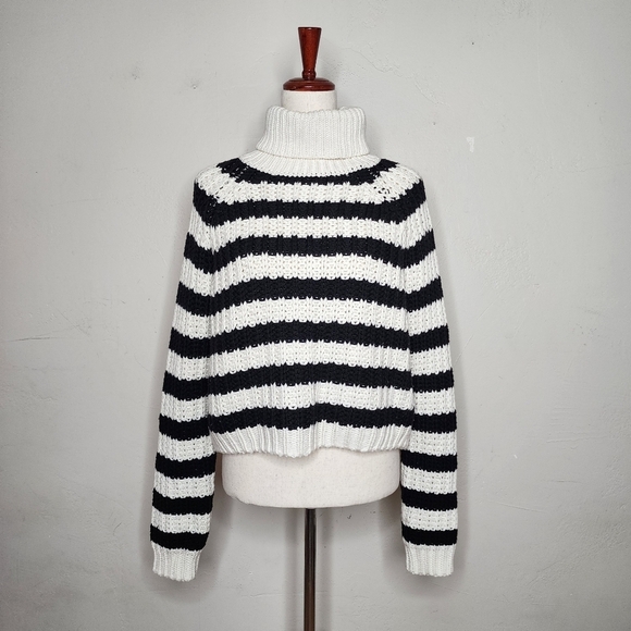 Forever 21 Striped Black and Cream Turtleneck Sweater Size Large - Picture 1 of 11